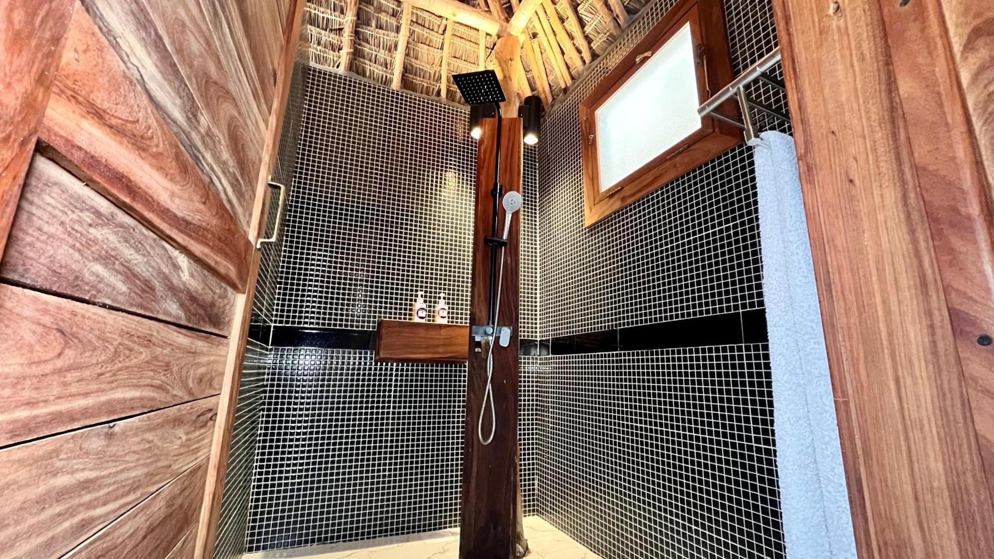 Tiki Beach Club & Resort (Adults Only) 布韦朱 外观 照片